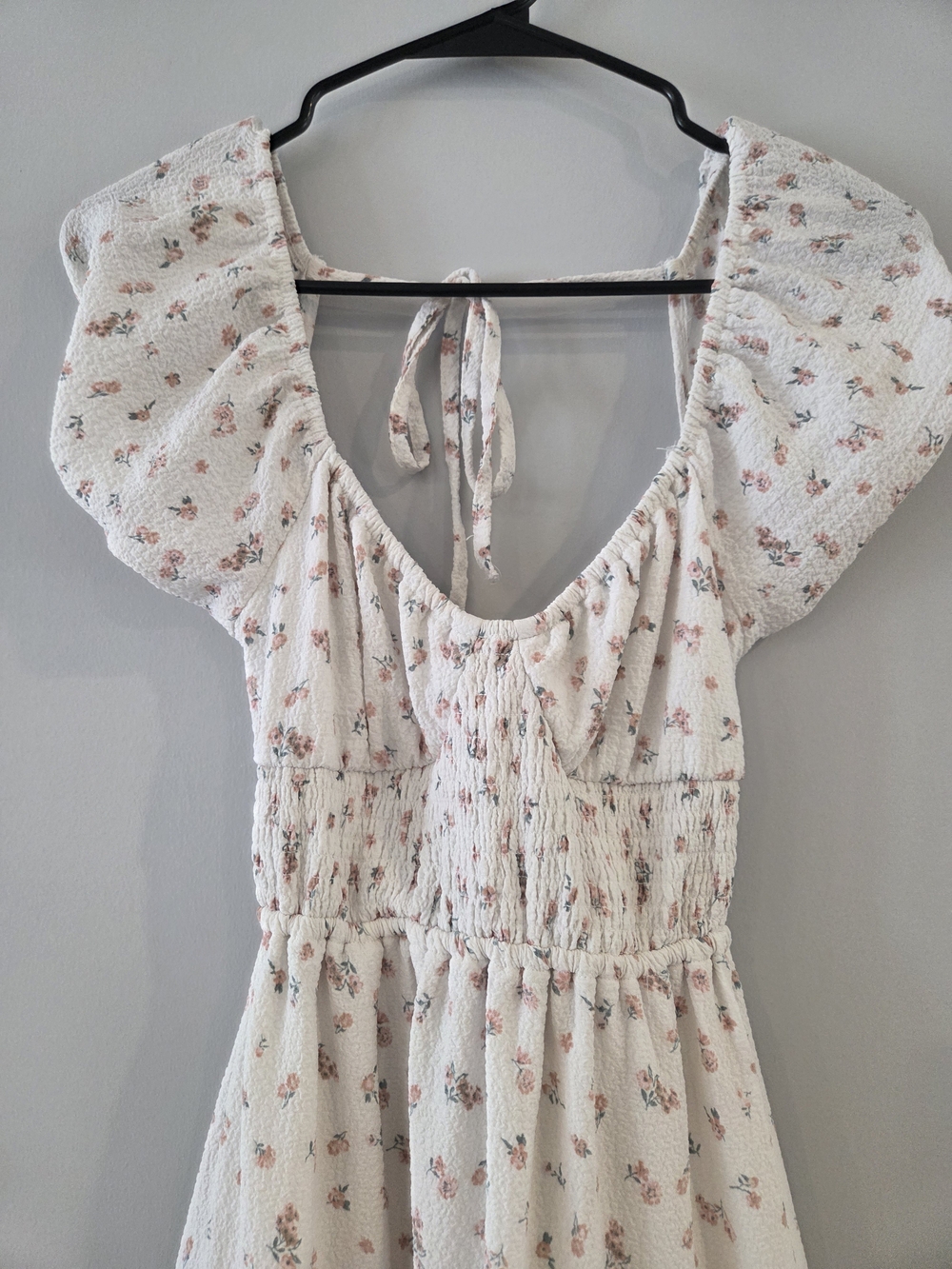 Dainty Floral Tiered Cream Maxi Dress with Puff Sleeves - Picture 2 of 5
